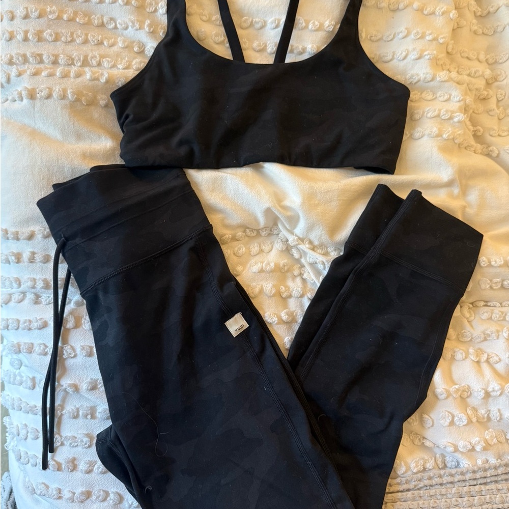 Vuori Black Sports Bra and Leggings Set
